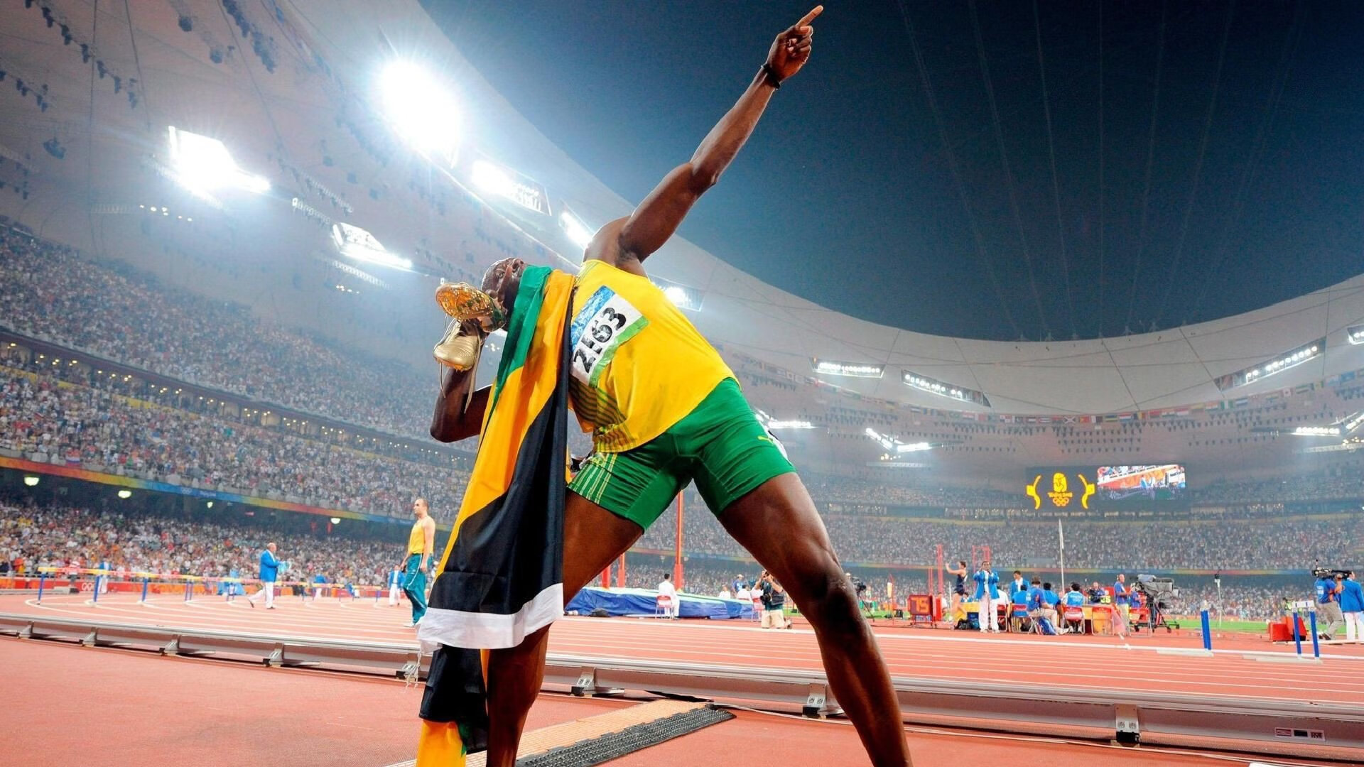 球员在欧冠场上展现韧性在加时中绝杀对手，欧冠淘汰赛加时赛