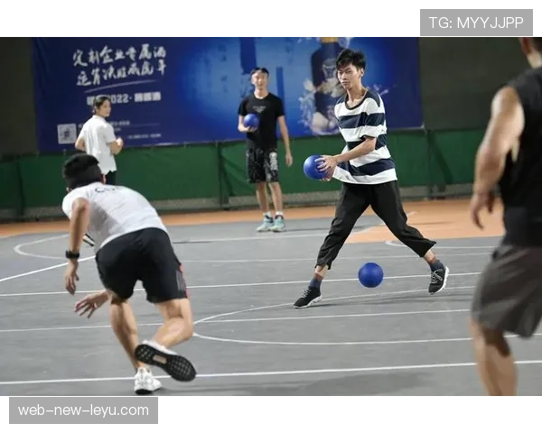 躲避球接球：徒手抓时速八十公里，躲避球规则视频