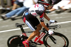 乐鱼体育官网网址-36岁丁俊晖现状：身家过亿却常住国外，大龄富二代妻子气质绝佳